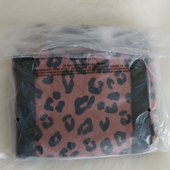 PINK VICTORIA'S SECRET WEEKENDER - Picture 3 of 5